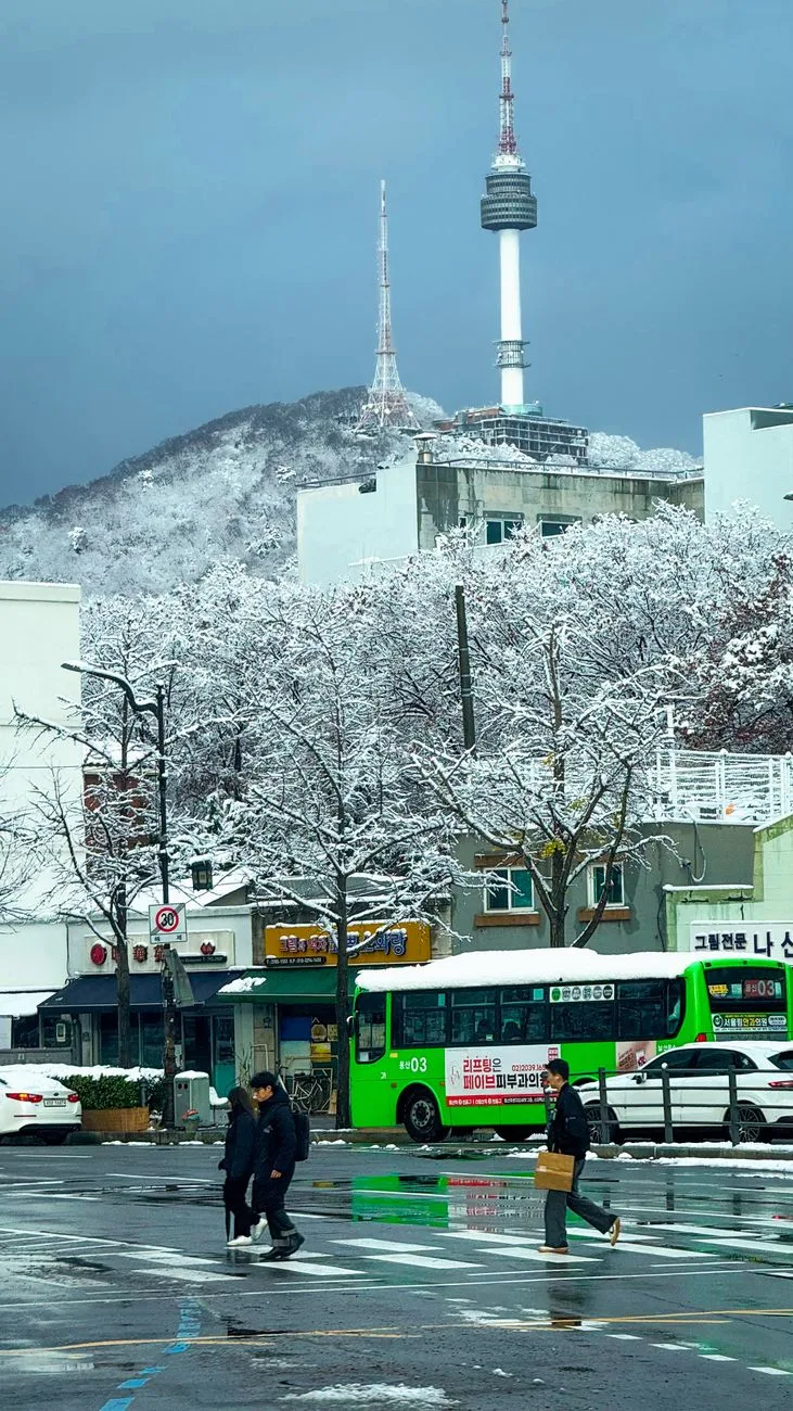 이번 주 목요일 갑자기 0도 실화? 롱패딩 꺼내긴 민망한 직장인 출근룩 & 생존 가이드
